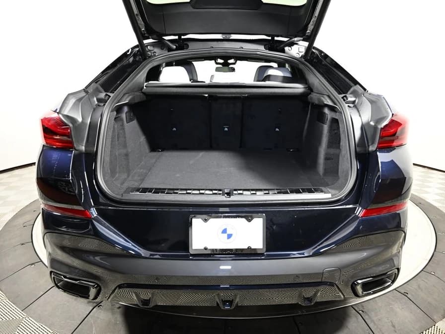 BMW X6 xDrive40i Sports Activity Coupe 2027 — side view