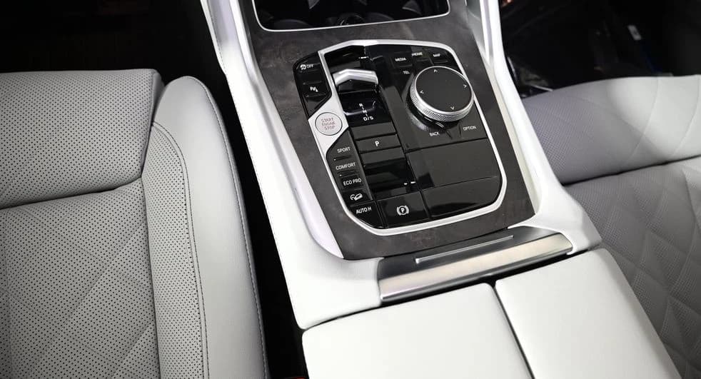 BMW X6 xDrive40i Sports Activity Coupe 2027 — side view