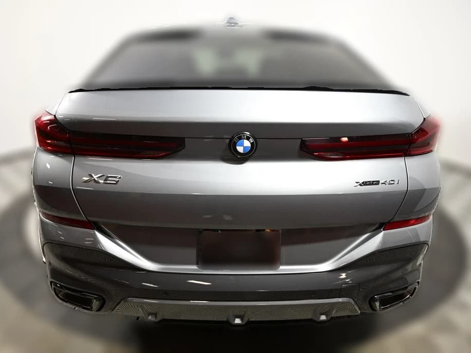 BMW X6 xDrive40i Sports Activity Coupe 2027 — side view