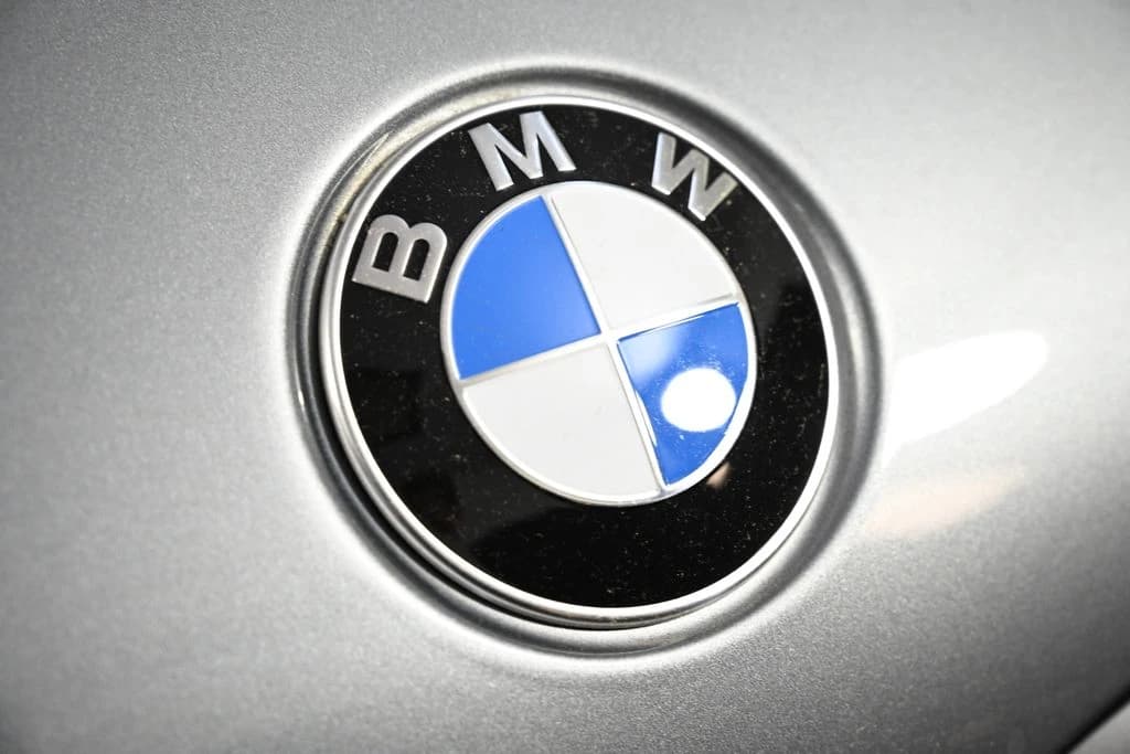 BMW X6 xDrive40i Sports Activity Coupe 2027 — side view