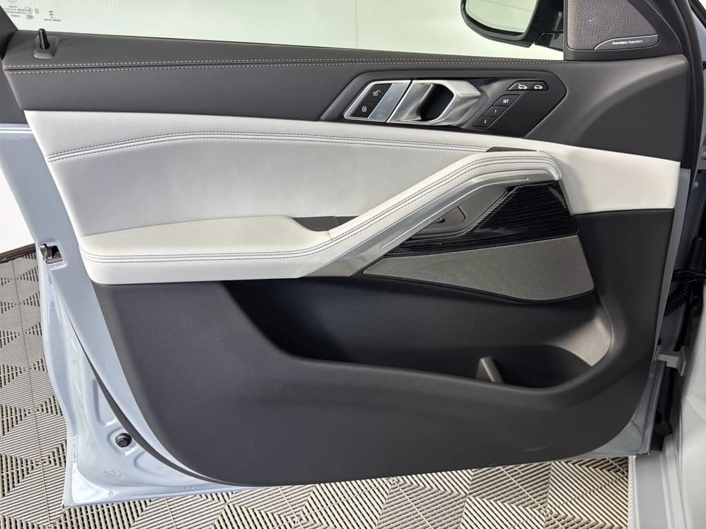 BMW X6 xDrive40i Sports Activity Coupe 2027 — side view
