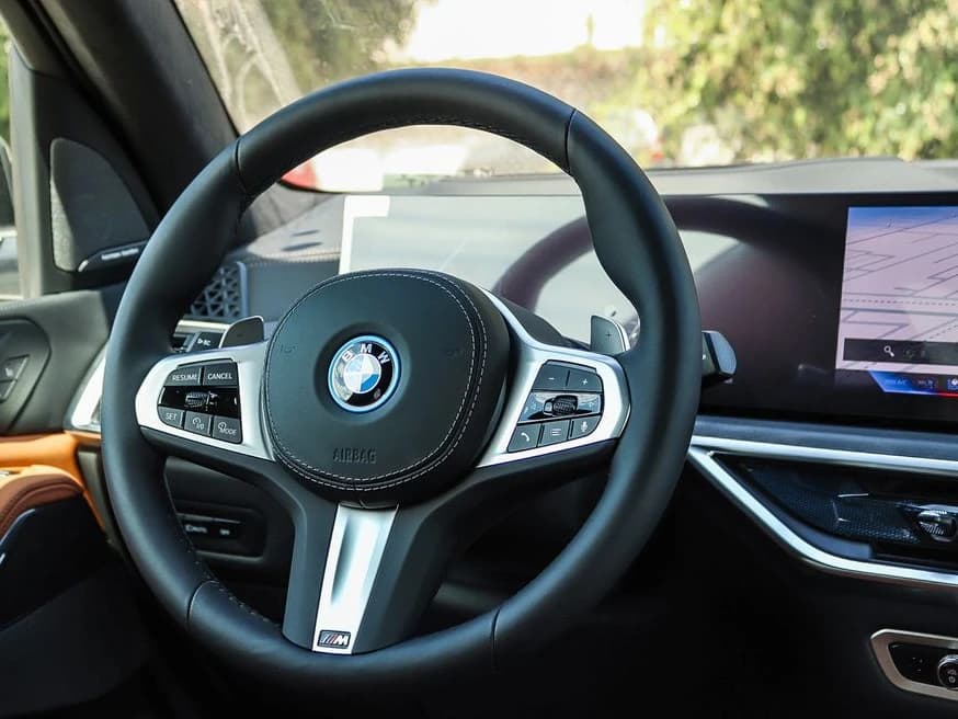 BMW X5 xDrive50e Plug-In Hybrid 2026 — side view