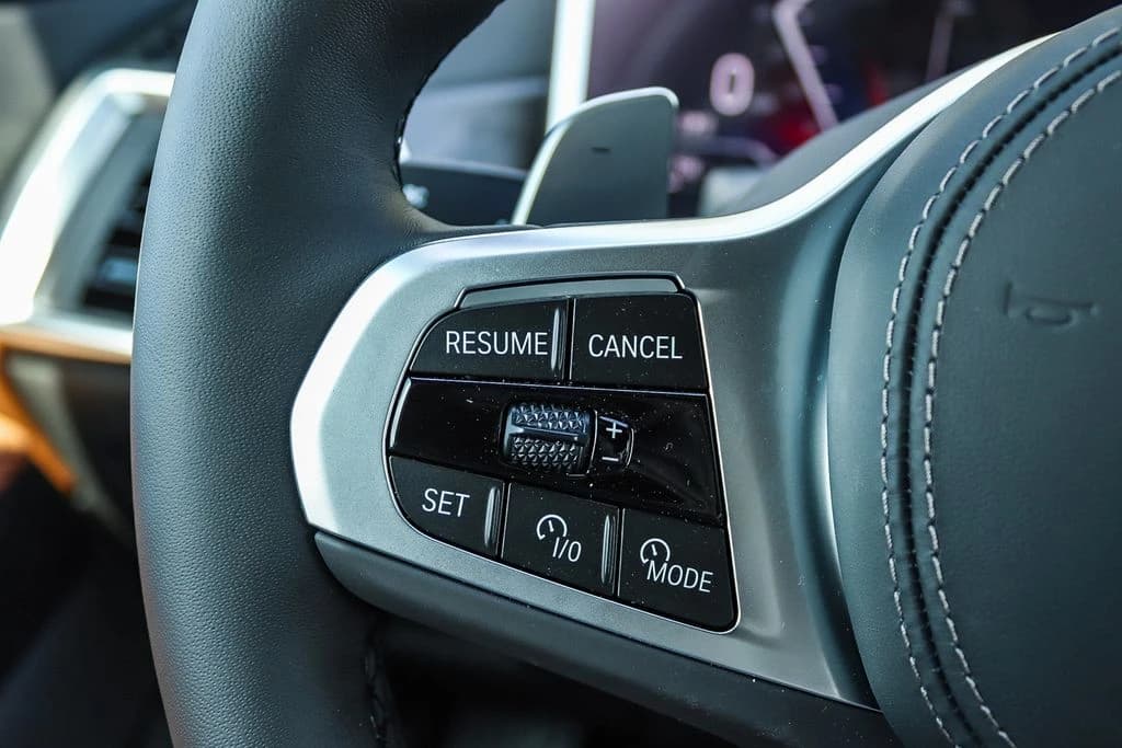 BMW X5 xDrive50e Plug-In Hybrid 2026 — side view
