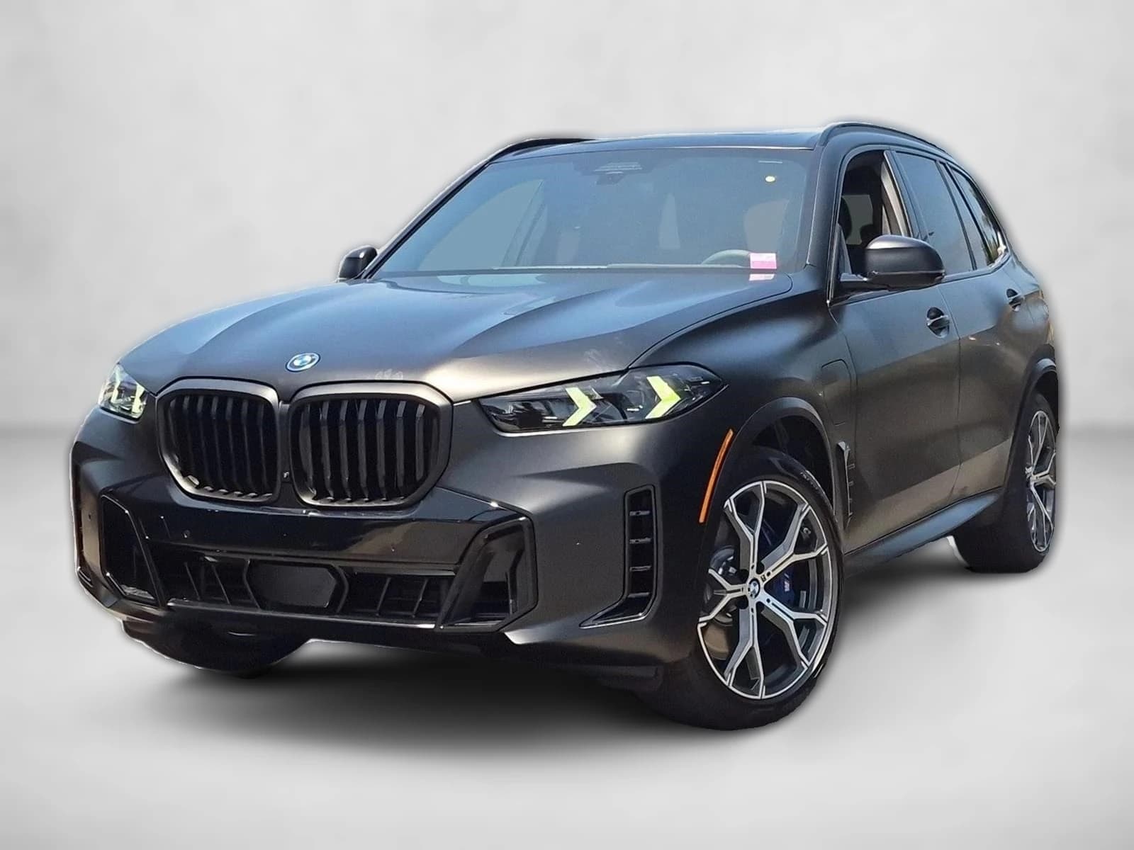 BMW X5 xDrive50e Plug-In Hybrid 2026 — side view