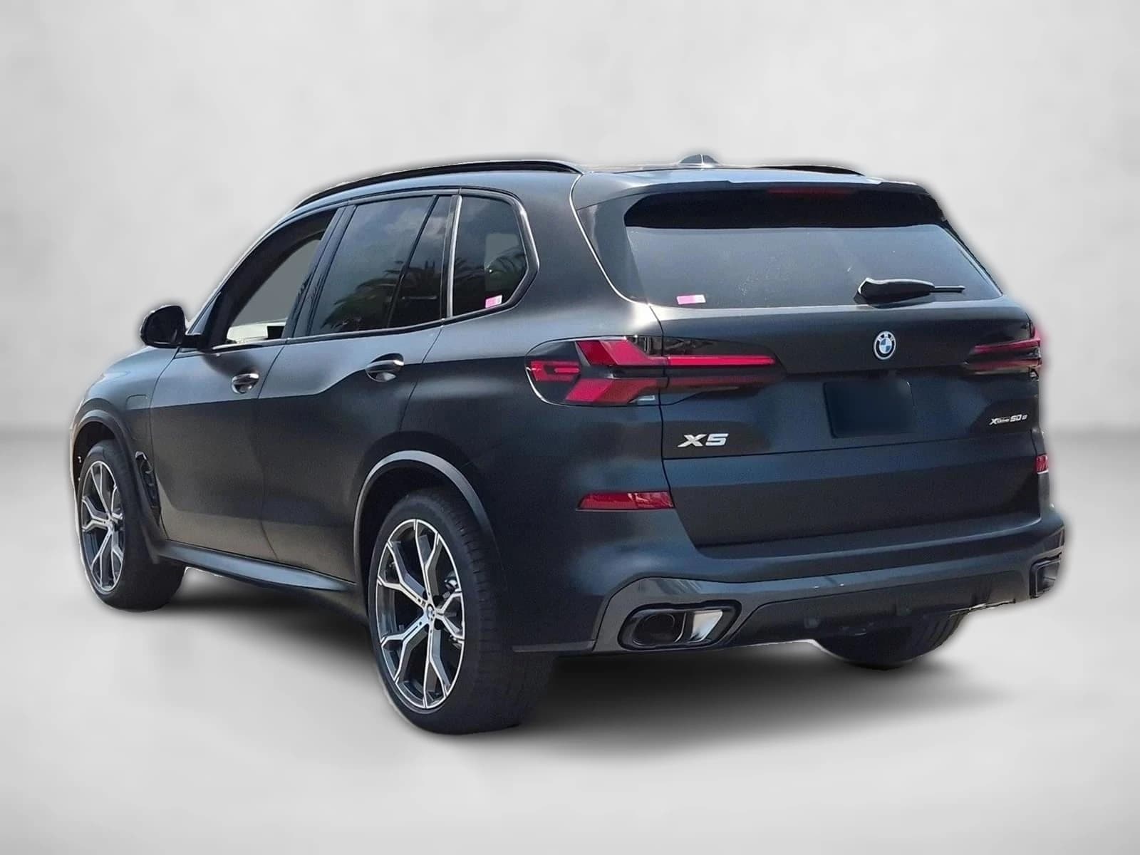 BMW X5 xDrive50e Plug-In Hybrid 2026 — side view