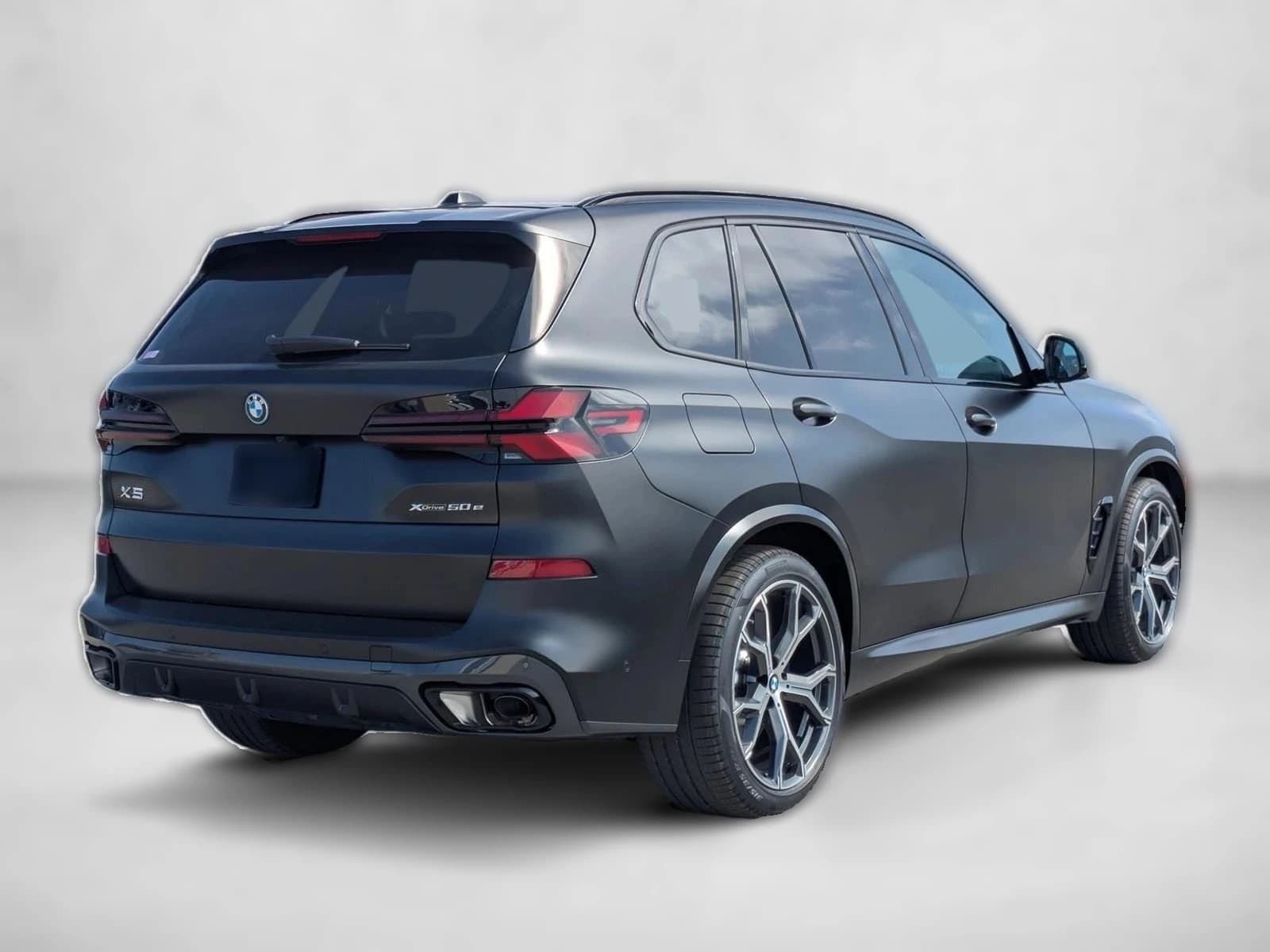 BMW X5 xDrive50e Plug-In Hybrid 2026 — side view