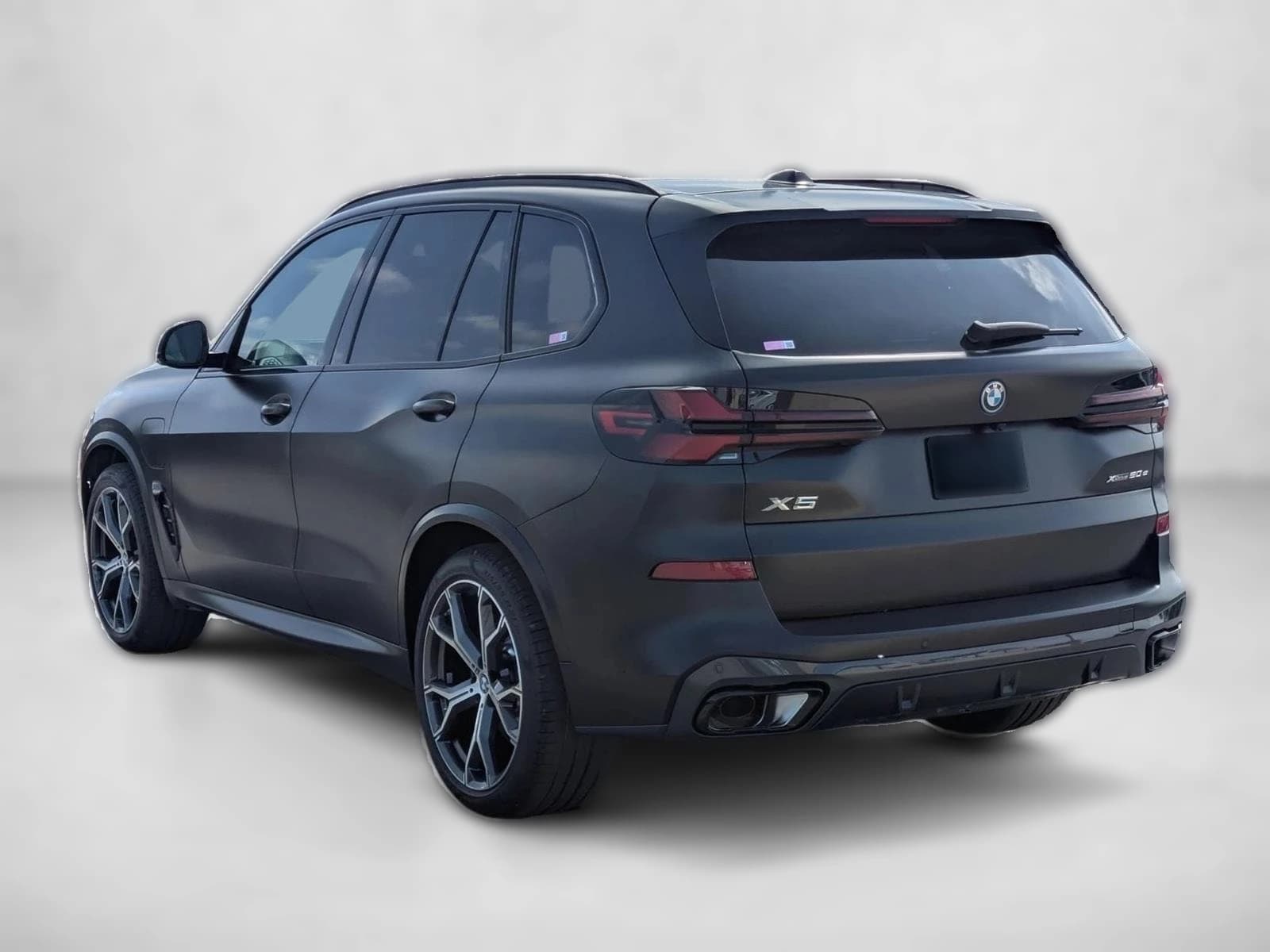 BMW X5 xDrive50e Plug-In Hybrid 2026 — side view