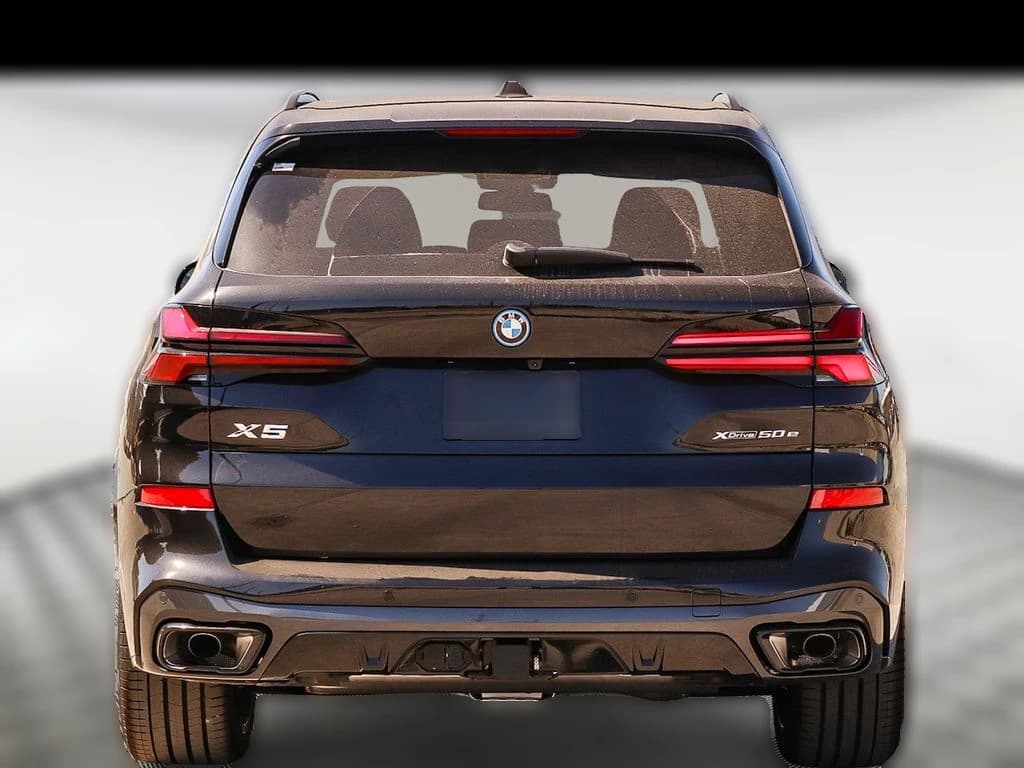 BMW X5 xDrive50e Plug-In Hybrid 2026 — side view