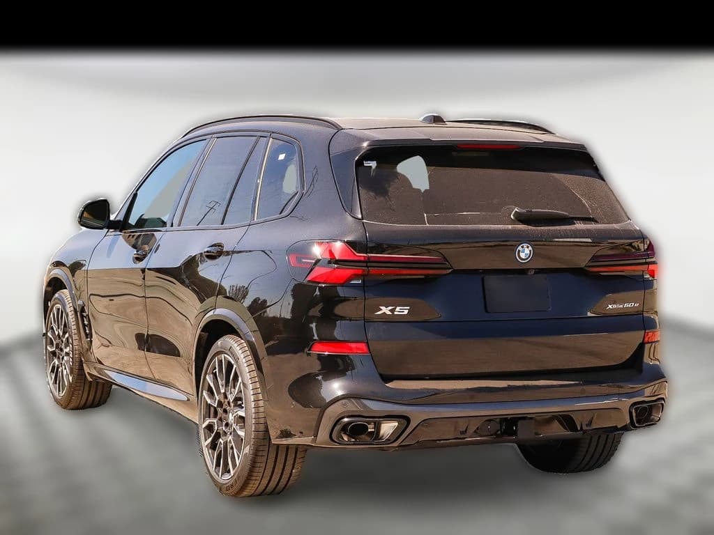 BMW X5 xDrive50e Plug-In Hybrid 2026 — side view