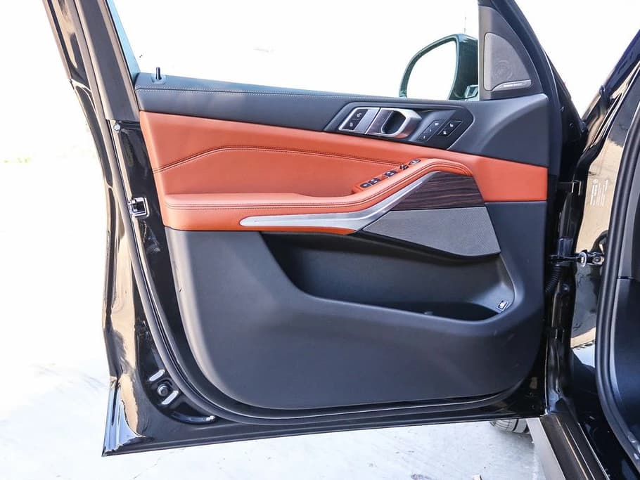 BMW X5 xDrive50e Plug-In Hybrid 2026 — side view