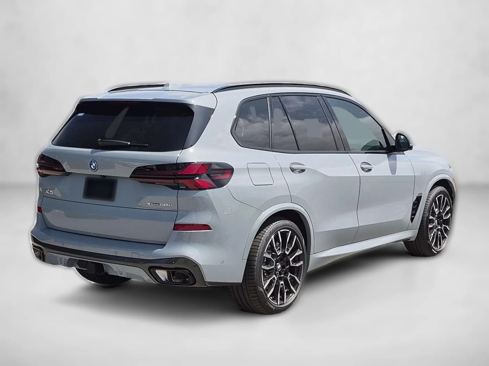 BMW X5 xDrive50e Plug-In Hybrid 2026 — side view