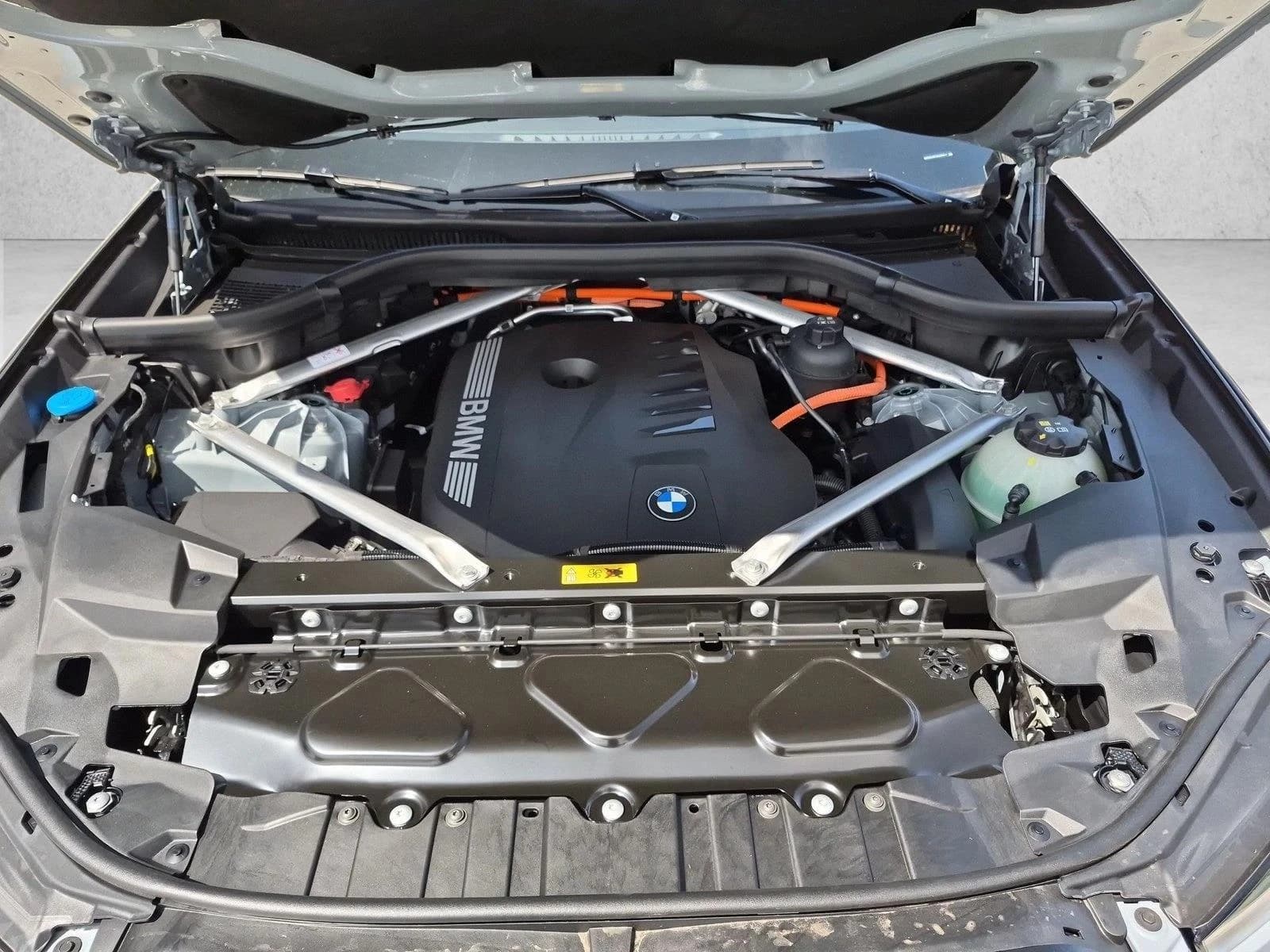 BMW X5 xDrive50e Plug-In Hybrid 2026 — side view