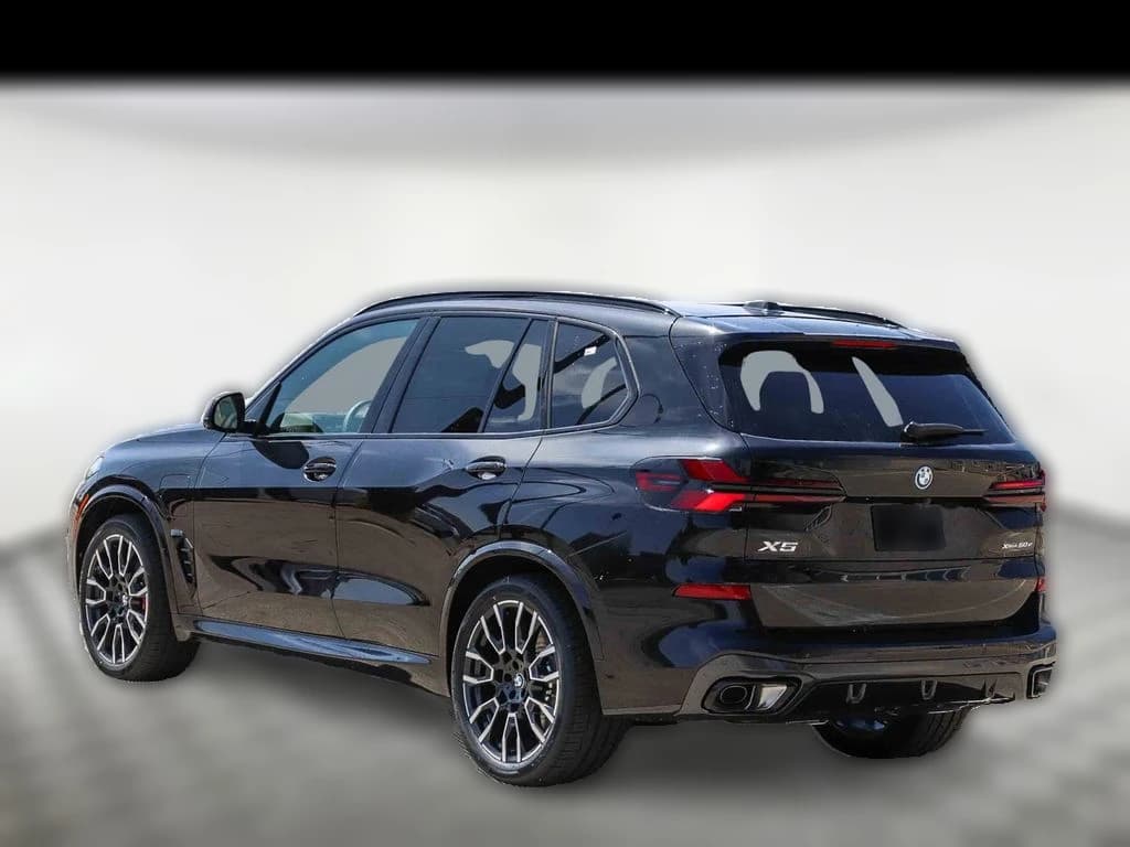 BMW X5 xDrive50e Plug-In Hybrid 2026 — side view