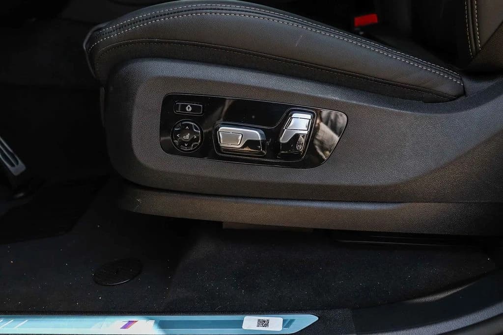 BMW X5 xDrive50e Plug-In Hybrid 2026 — side view