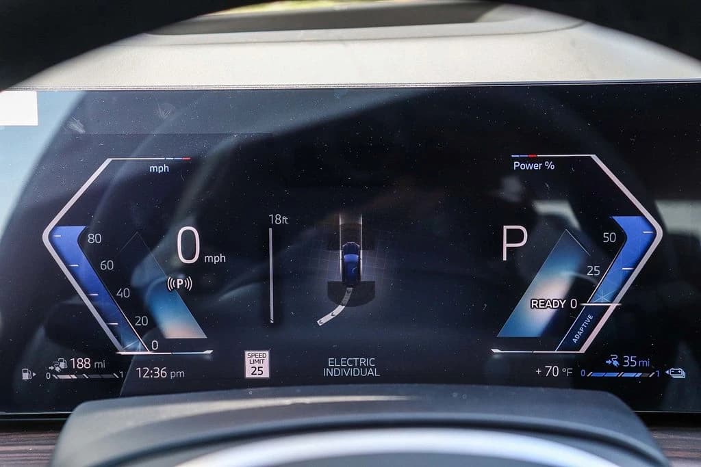 BMW X5 xDrive50e Plug-In Hybrid 2026 — side view