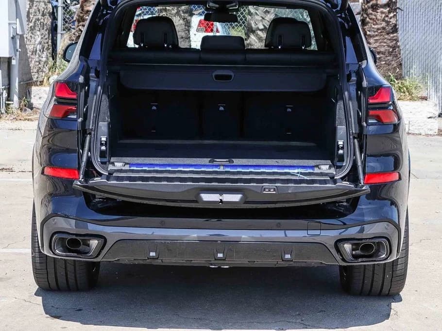 BMW X5 xDrive50e Plug-In Hybrid 2026 — side view