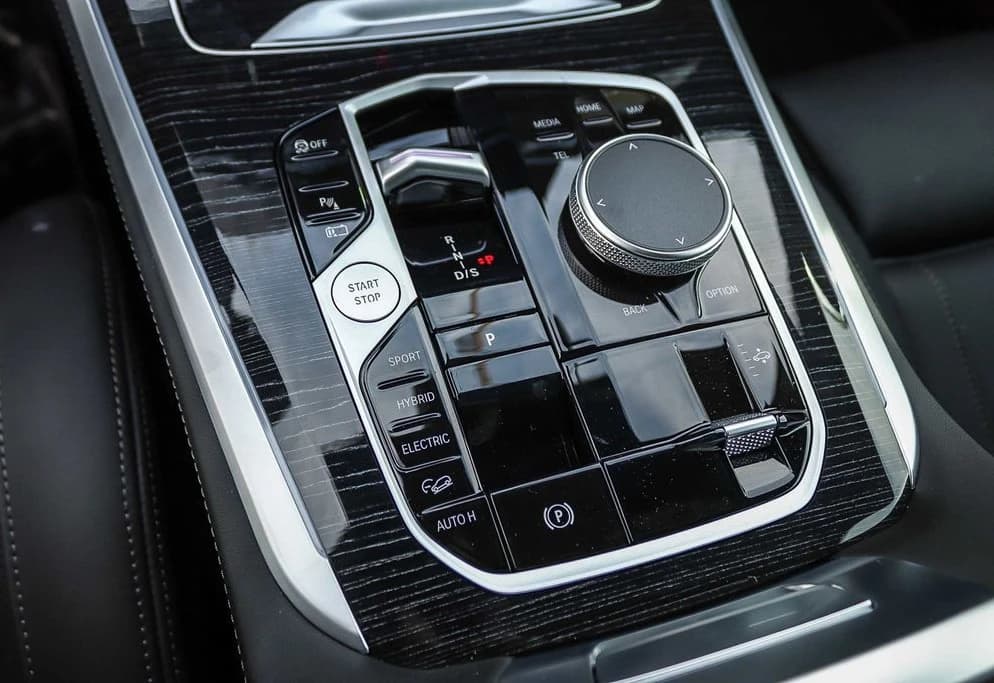 BMW X5 xDrive50e Plug-In Hybrid 2026 — side view