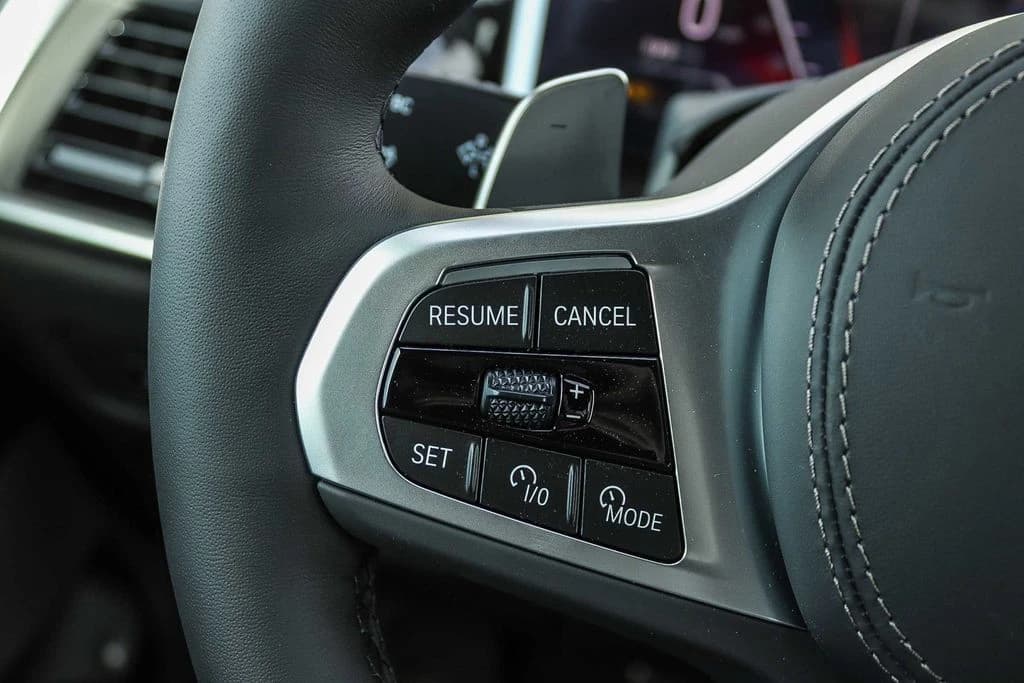 BMW X5 xDrive50e Plug-In Hybrid 2026 — side view
