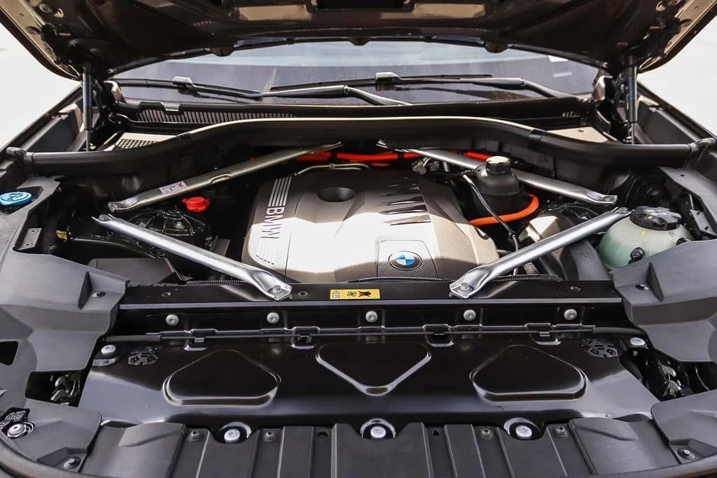 BMW X5 xDrive50e Plug-In Hybrid 2026 — side view