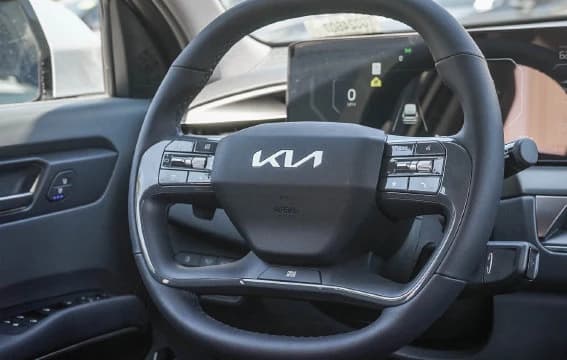 Kia EV9 Light Short Range RWD 2026 — side view