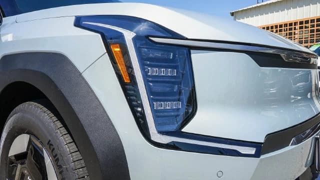 Kia EV9 Light Short Range RWD 2026 — side view