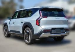 Kia EV9 Light Short Range RWD 2026 — side view