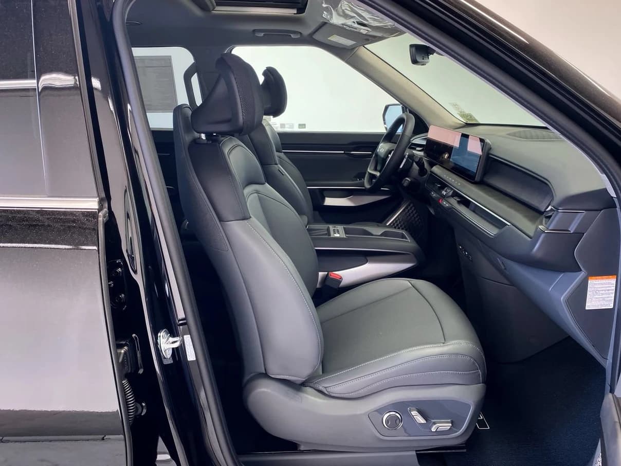 Kia EV9 Light Long Range RWD 2026 — side view