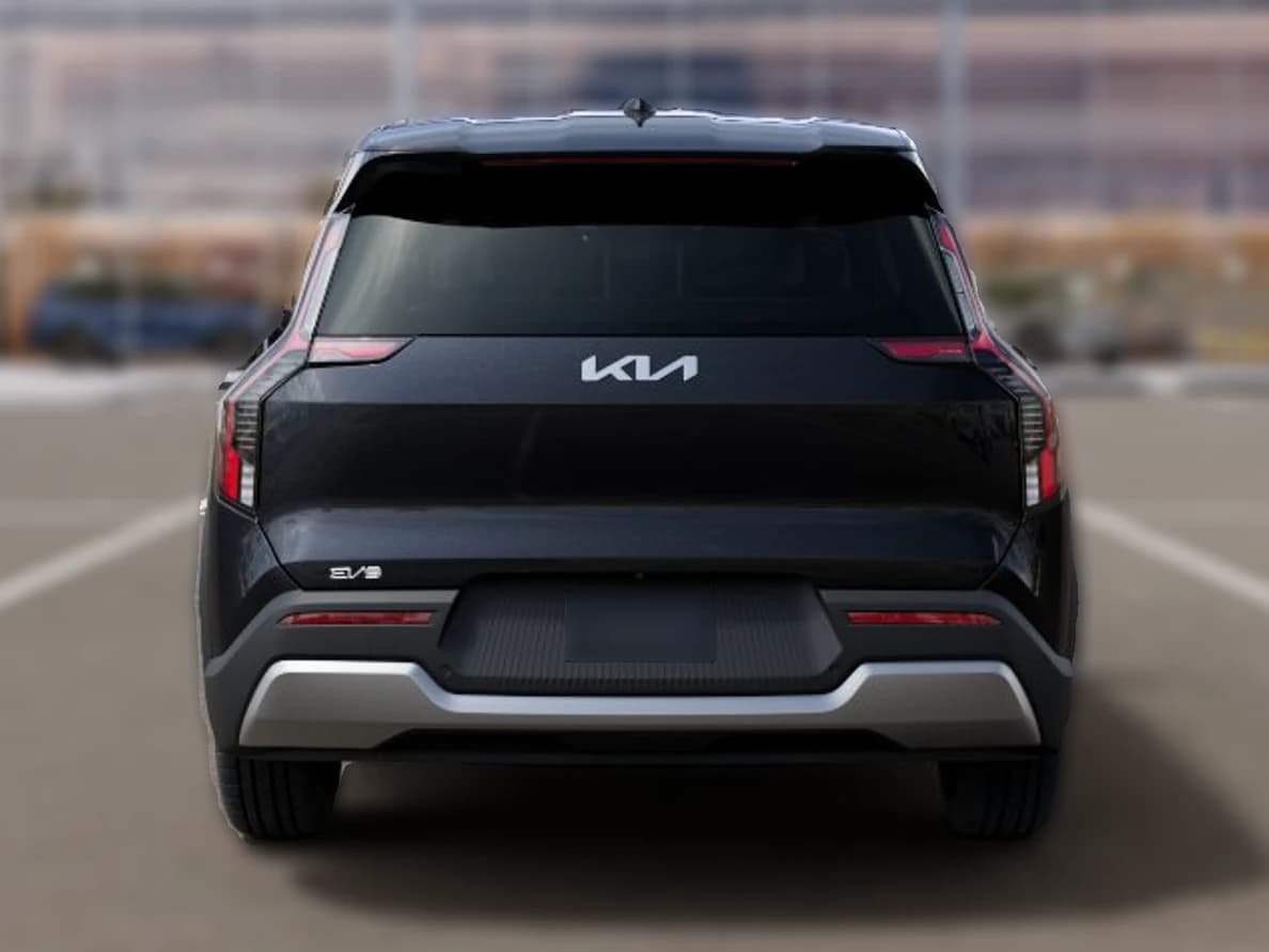 Kia EV9 Light Long Range RWD 2026 — side view