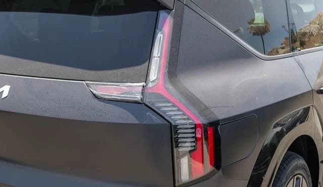 Kia EV9 GT-Line AWD 2026 — side view