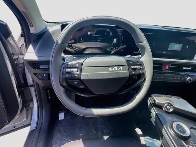 Kia EV6 Light Long Range RWD 2026 — side view