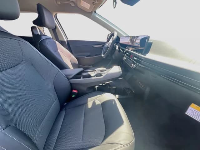 Kia EV6 Light Long Range RWD 2026 — side view