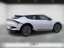 Kia EV6 Light Long Range AWD 2025 — side view