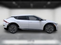 Kia EV6 Light Long Range AWD 2025 — side view