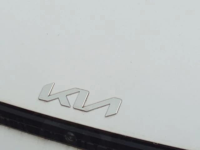 Kia EV6 Light Long Range AWD 2025 — side view