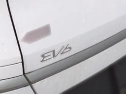 Kia EV6 Light Long Range AWD 2025 — side view