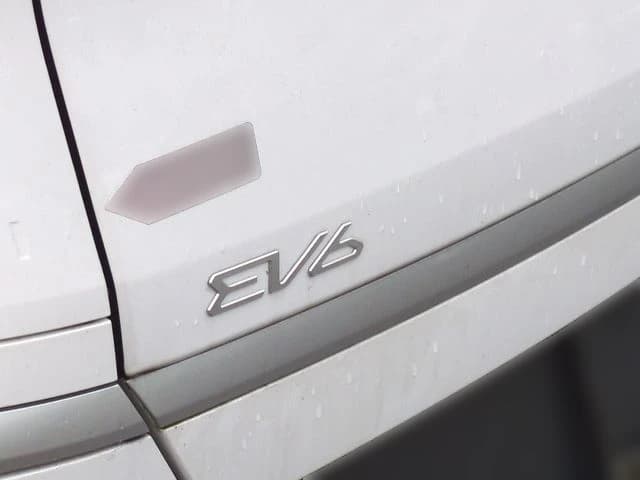 Kia EV6 Light Long Range AWD 2025 — side view