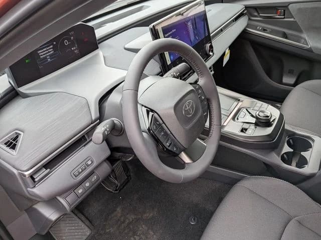 Kia EV6 Light Long Range AWD 2025 — side view