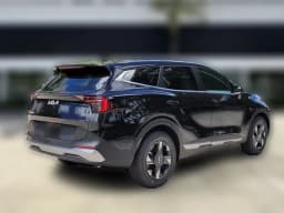 Kia Sportage LX FWD 2026 — side view