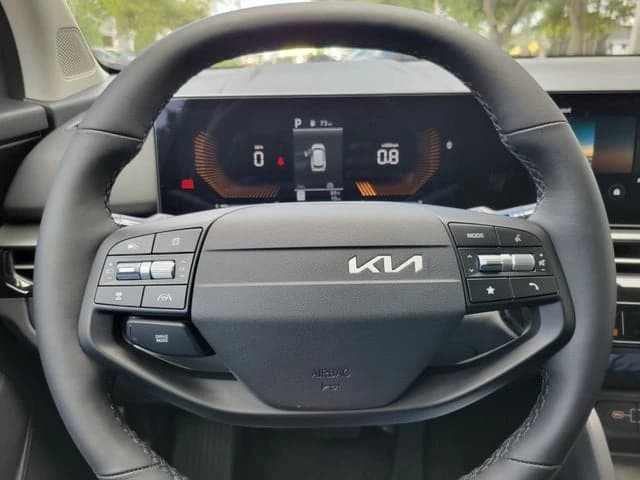 Kia Sportage LX FWD 2026 — side view