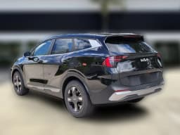 Kia Sportage LX FWD 2027 — side view