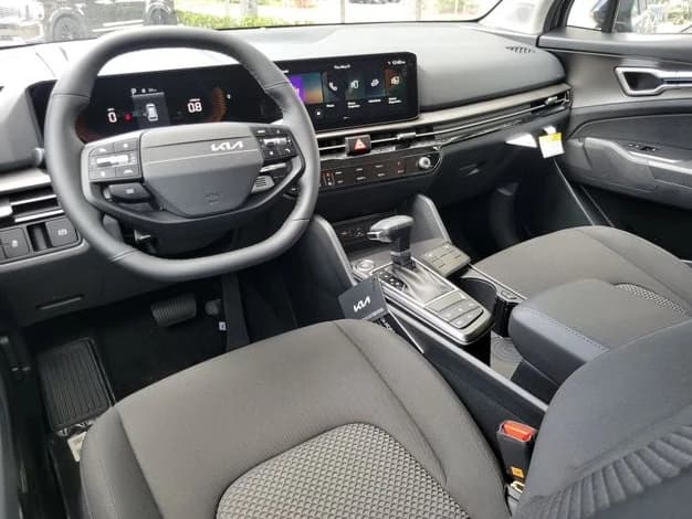Kia Sportage LX FWD 2026 — side view