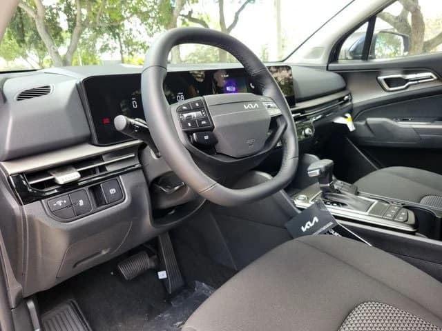 Kia Sportage LX FWD 2026 — side view