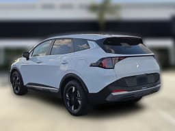 Kia Sportage LX FWD 2026 — side view