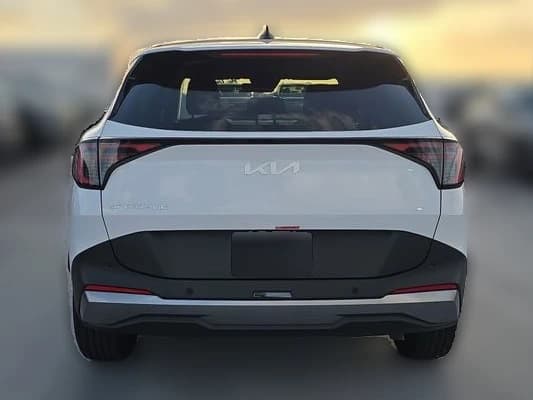 Kia Sportage LX FWD 2026 — side view