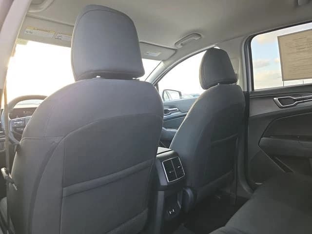Kia Sportage LX FWD 2026 — side view