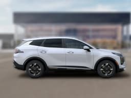 Kia Sportage LX FWD 2026 — side view