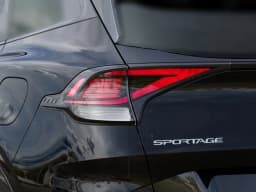 Kia Sportage SX FWD 2025 — side view