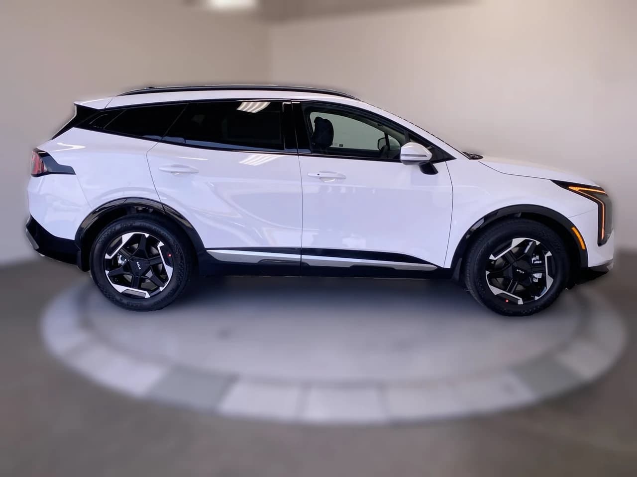 Kia Sportage SX FWD 2026 — side view