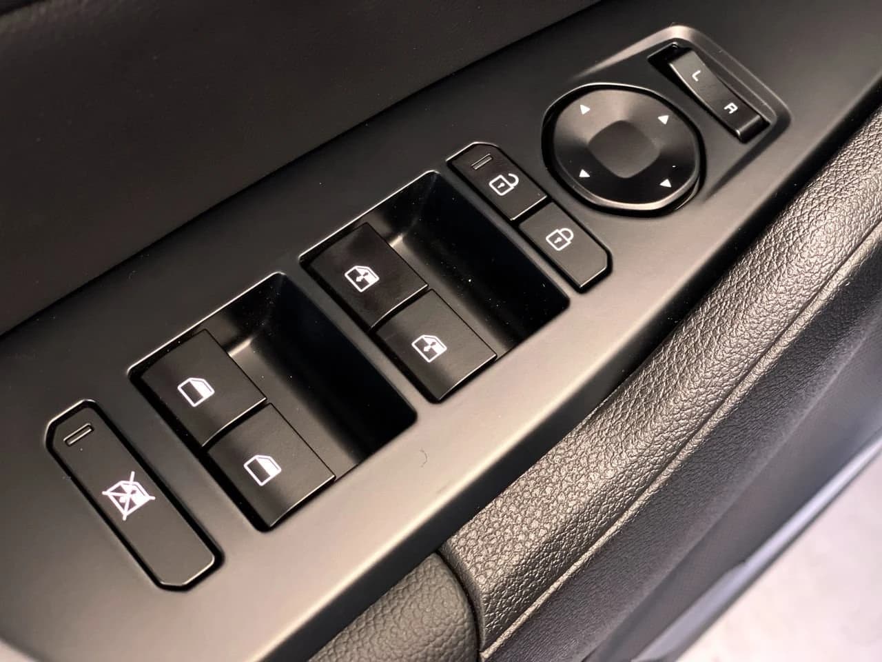 Kia Sportage X-Line AWD 2026 — side view
