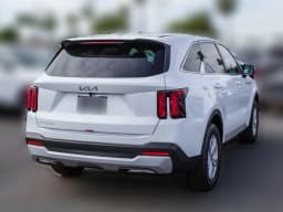 Kia Sorento LX FWD 2026 — side view
